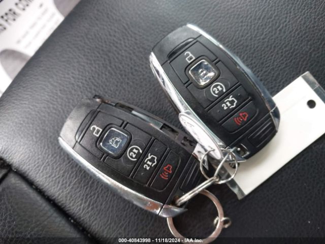 5LMCJ1C96HUL13948 Lincoln Mkc Premiere