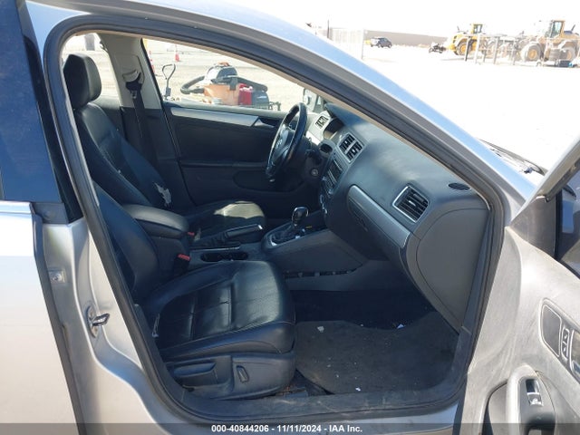 2013 Volkswagen Jetta 2.5l Se მანქანა იყიდება აუქციონზე, vin: 3VWDX7AJ6DM257998, აუქციონის ნომერი: 40844206