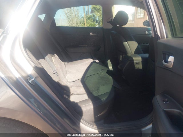 KIA Optima Lx 2016 5XXGT4L3XGG082041 Image 8