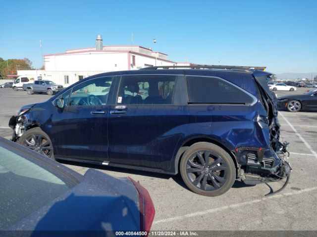 5TDDRKEC8NS100020 Toyota Sienna Xse