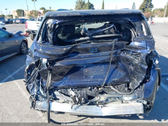 5TDDRKEC8NS100020 Toyota Sienna Xse