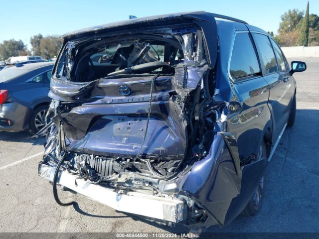 5TDDRKEC8NS100020 Toyota Sienna Xse