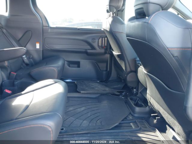 5TDDRKEC8NS100020 Toyota Sienna Xse