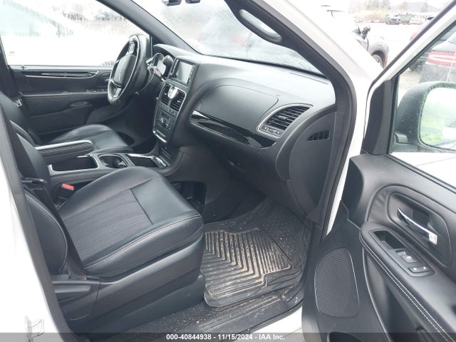 2C4RC1HG6ER177817 Chrysler Town & Country S