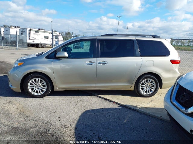 Toyota Sienna Xle 8 Passenger 2017 5TDYZ3DC7HS778769 Image 14