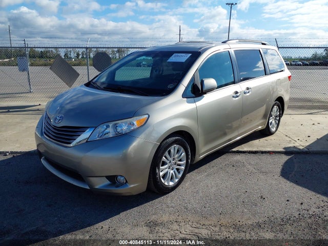 Toyota Sienna Xle 8 Passenger 2017 5TDYZ3DC7HS778769 Image 2