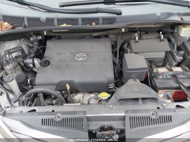 5TDKK3DC9FS599933 Toyota Sienna Le 8 Passenger