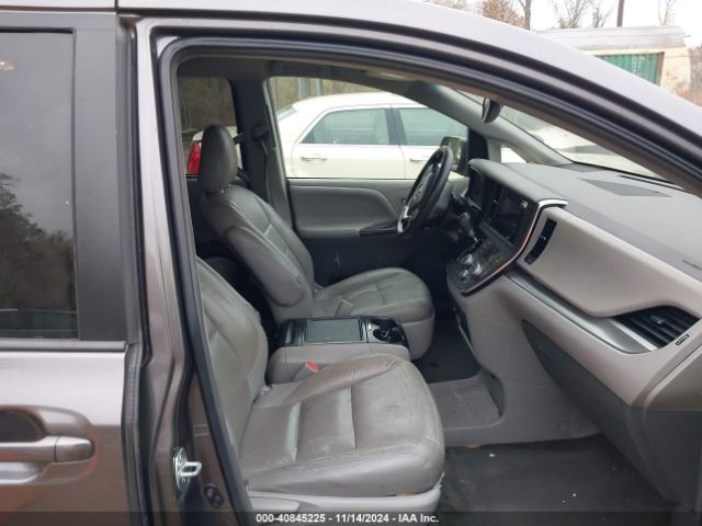 5TDKK3DC9FS599933 Toyota Sienna Le 8 Passenger
