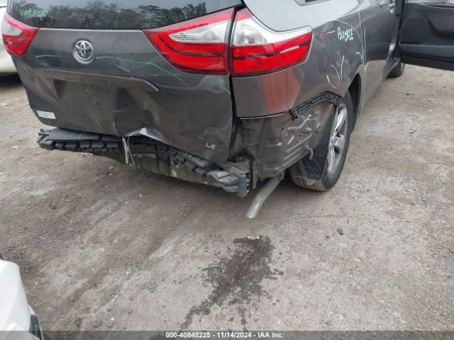5TDKK3DC9FS599933 Toyota Sienna Le 8 Passenger