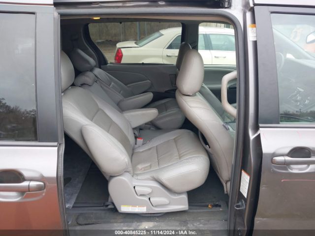 5TDKK3DC9FS599933 Toyota Sienna Le 8 Passenger