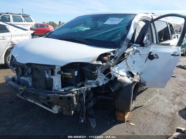5TDXZ3DC5LS054826 Toyota SIENNA SE