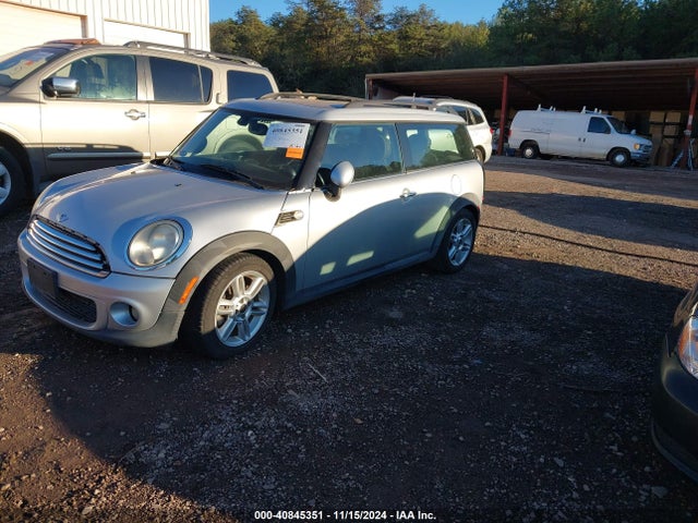 2011 MINI COOPER CLUBMAN WMWZF3C56BTY00718 Photo 1