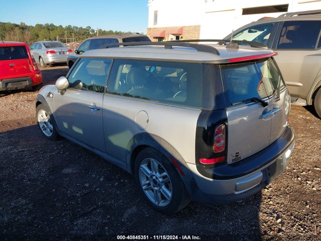 2011 MINI COOPER CLUBMAN WMWZF3C56BTY00718 Photo 2