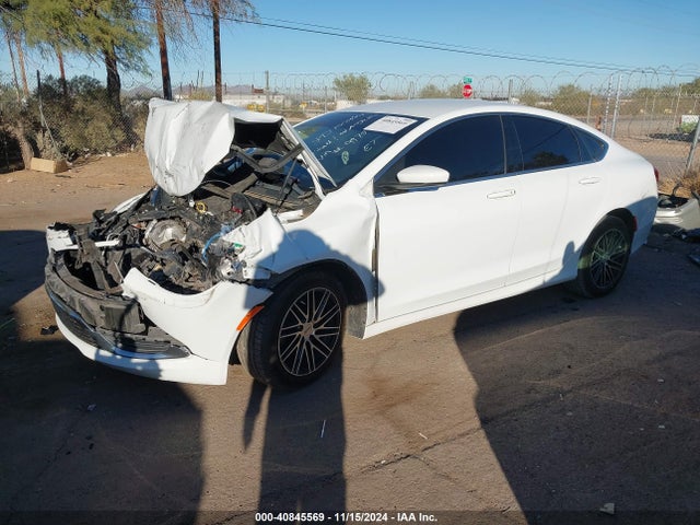 Chrysler 200 Limited 2015 1C3CCCAB3FN719975 Image 2