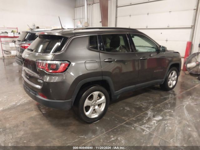 3C4NJDBBXHT640028 Jeep New Compass Latitude 4x4