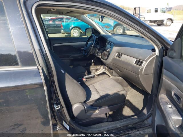 JA4AZ2A33HZ058216 Mitsubishi Outlander Es