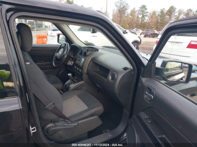 1C4NJRFBXFD244921 Jeep Patriot Latitude
