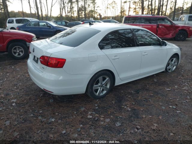 3VW3L7AJ5EM438986 Volkswagen Jetta 2.0l Tdi