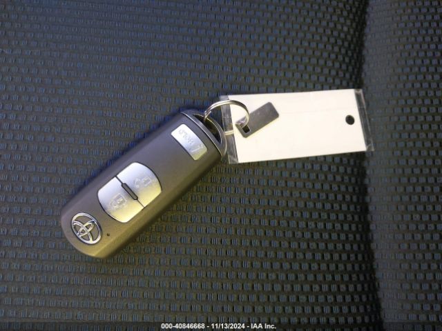 3MYDLBJV3LY704963 Toyota YARIS LE