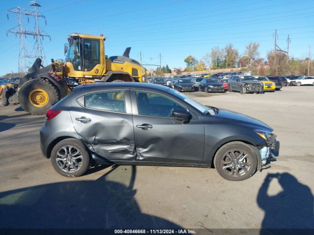 3MYDLBJV3LY704963 Toyota YARIS LE