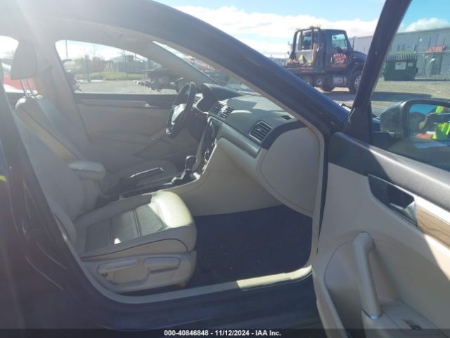 1VWBT7A35HC010340 Volkswagen Passat 1.8t Se