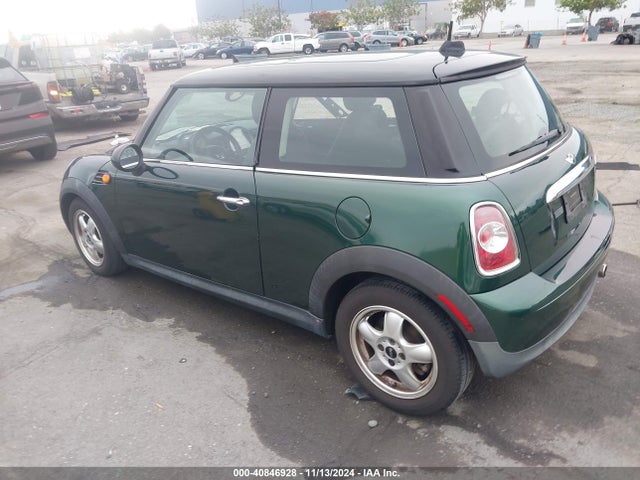 2011 MINI COOPER WMWSU3C57BT098397 Photo 2