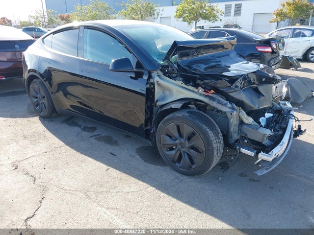 2024 TESLA MODEL Y 7SAYGAEE4RF126078 Photo 0