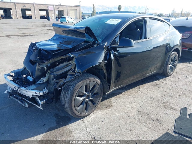 2024 TESLA MODEL Y 7SAYGAEE4RF126078 Photo 1