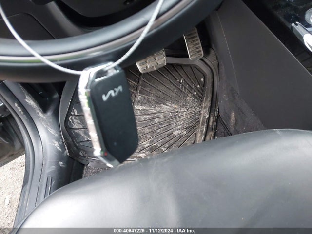 KNDCR3LE7P5091812 KIA Niro Ex Touring