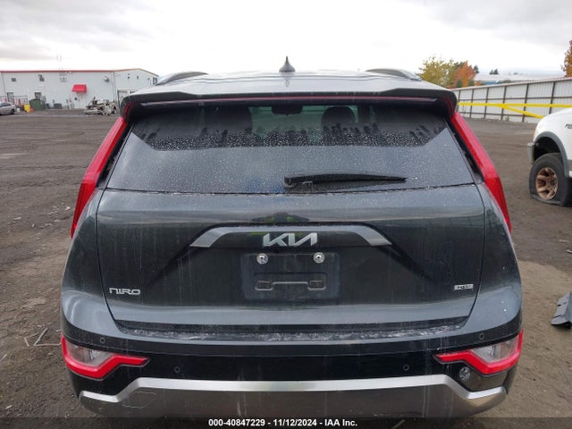 KNDCR3LE7P5091812 KIA Niro Ex Touring