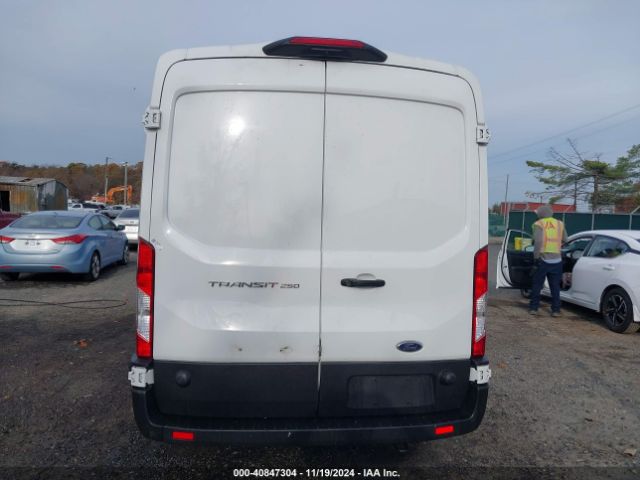 1FTBR1C8XNKA26218 Ford Transit-250 Cargo Van