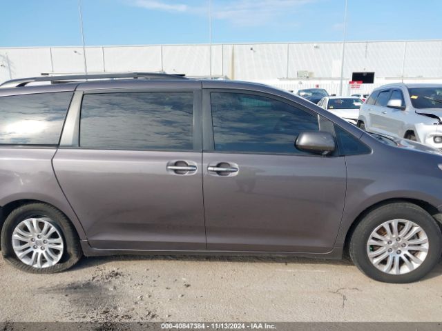 5TDYK3DC5FS679160 Toyota Sienna Xle 8 Passenger
