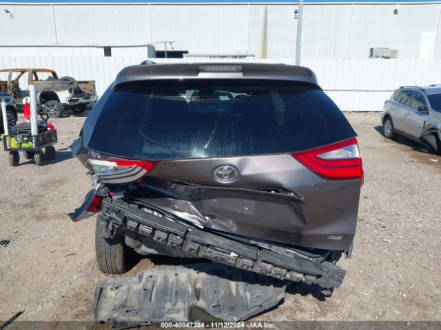 5TDYK3DC5FS679160 Toyota Sienna Xle 8 Passenger