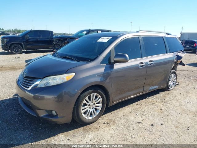 5TDYK3DC5FS679160 Toyota Sienna Xle 8 Passenger