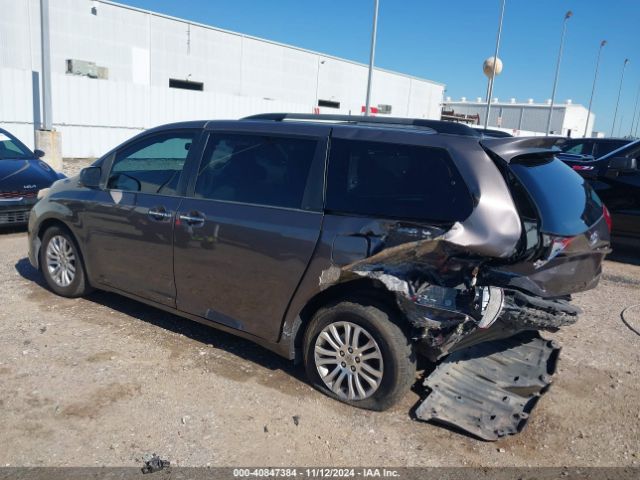 5TDYK3DC5FS679160 Toyota Sienna Xle 8 Passenger
