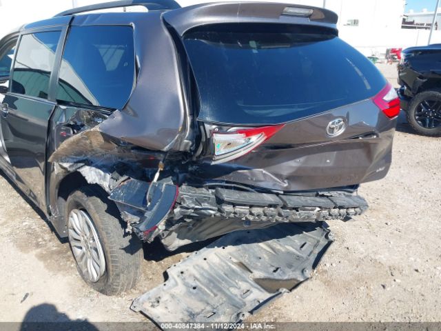 5TDYK3DC5FS679160 Toyota Sienna Xle 8 Passenger
