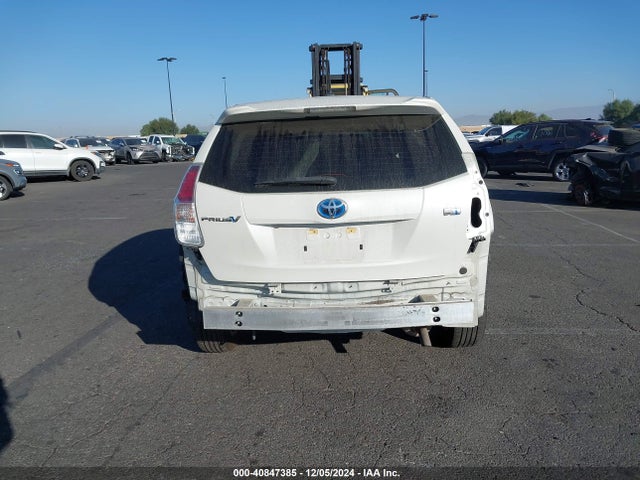 Toyota Prius V Two 2017 JTDZN3EU5HJ062991 Image 17