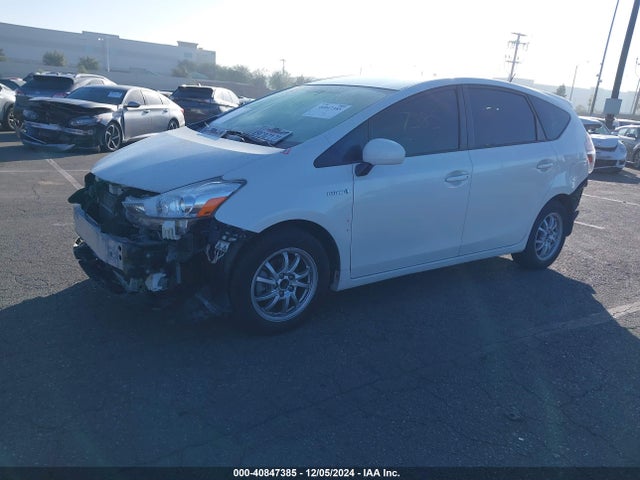 Toyota Prius V Two 2017 JTDZN3EU5HJ062991 Image 2