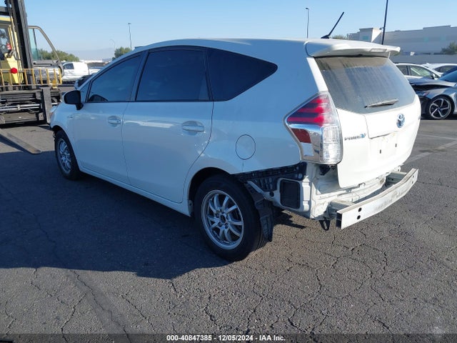 Toyota Prius V Two 2017 JTDZN3EU5HJ062991 Image 3
