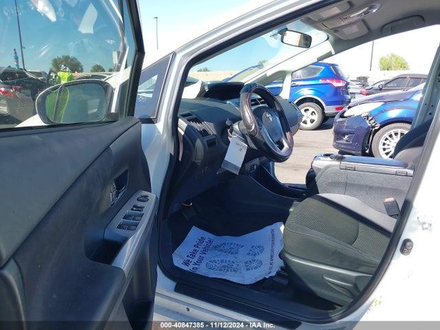 Toyota Prius V Two 2017 JTDZN3EU5HJ062991 Image 5