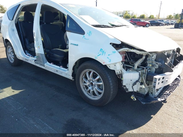 Toyota Prius V Two 2017 JTDZN3EU5HJ062991 Image 6