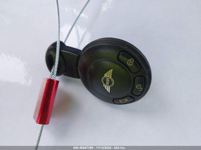 2010 MINI COOPER WMWMF3C5XATZ64109 Photo 10