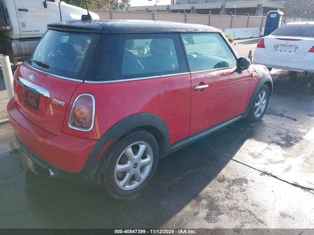 2010 MINI COOPER WMWMF3C5XATZ64109 Photo 3