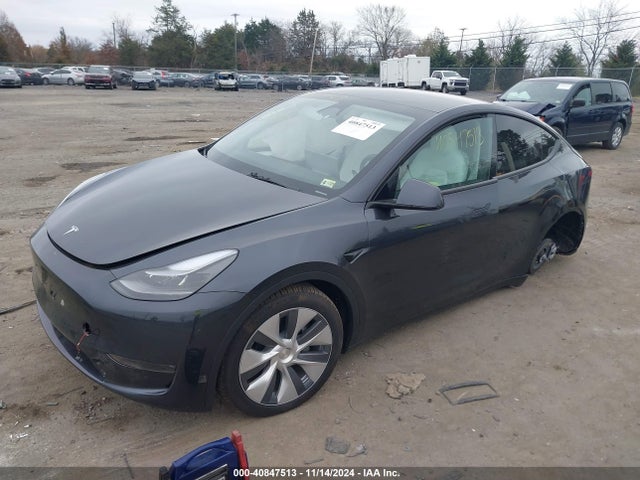 2024 TESLA MODEL Y 7SAYGDEE7RA263739 Photo 1