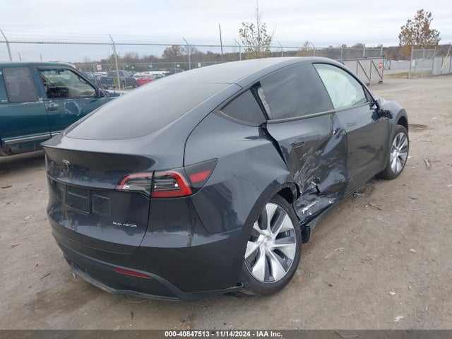 2024 TESLA MODEL Y 7SAYGDEE7RA263739 Photo 3