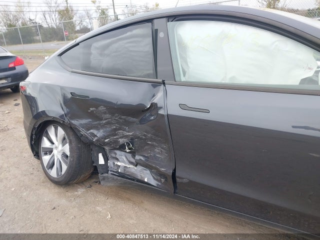 2024 TESLA MODEL Y 7SAYGDEE7RA263739 Photo 5