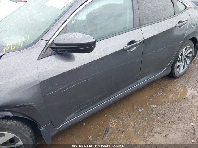 Honda CIVIC EX 2018 19XFC2F79JE013615 Image 17