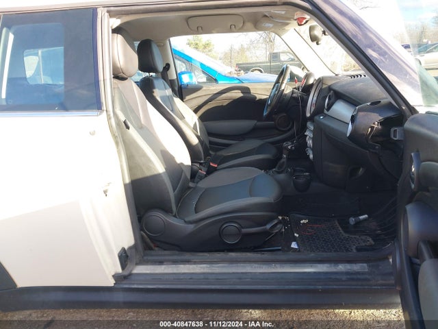 2009 MINI COOPER CLUBMAN WMWML33519TX35791 Photo 4