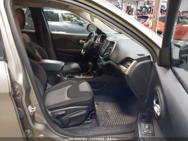 1C4PJMAB5GW246889 Jeep Cherokee Sport