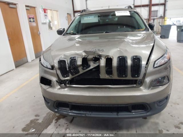 1C4PJMAB5GW246889 Jeep Cherokee Sport